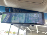 【デジタルインナーミラー】後席の大きな荷物や同乗者で後方が確認しづらい時でも安心!カメラが撮影した車両後方の映像をルームミラー内に表示。クリアな視界で状況の確認が可能です!