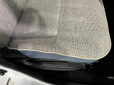 痛みの出やすい運転席シートの角、フロアマット、座面、ともに良好です