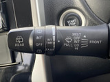 雨の日もクリアな視界を確保。ワイパーの操作はスムーズで、運転に集中できます。フロントガラスの視界を保ち、安全運転をサポート。