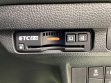 【ETC車載器】高速道路の料金所を、止まらずスムーズに通過。小銭を用意する手間も、窓を開けるわずらわしさもありません。遠出をグッと身近にしてくれる快適ドライブの必須アイテムです。