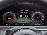 元弊社試乗車/走行2,452キロ。※掲載車が少しでも気になるお客さま、私共スタッフはクルマの事がよくわからないお客さまへ丁寧な説明を心掛けております。お気軽にご相談ください(定休日 火/水曜)。