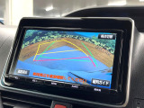 【バックカメラ】駐車時に後方がリアルタイム映像で確認できます。大型商業施設や立体駐車場での駐車時や、夜間のバック時に大活躍!運転スキルに関わらず、今や必須となった装備のひとつです!