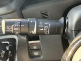 雨天時でもクリアな視界を確保。間欠ワイパーやウォッシャー機能も備え、運転をサポートする頼もしい装備です。