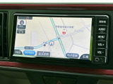 見やすい地図表示で、目的地まで迷わず行けます。渋滞情報もリアルタイムで確認でき、最適なルートを選択できます。安心のドライブを。