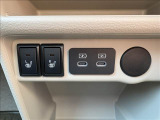【シートヒーター】座席のシートを温めるシートヒーター!その温かさは一度経験したら欠かすことができません!エアコンで乾燥しやすい車内も防ぐ事ができます!