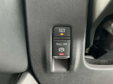 スイッチを引くだけで、パーキングブレーキが作動する電動パーキングブレーキと、停車時にブレーキを持続的にキープ、ペダルを常に踏む必要がなく、アクセルで即時発進するオートブレーキホールドです!