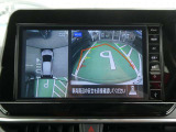 まるで空から見下ろしたかのような映像を映し出すアラウンドモニターだから、車庫入れもラクラクです!