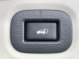 【パワーバックドア】スマートキーや運転席のボタンを押すだけでリアゲートが自動で開閉します!荷物を持っている時や、高い位置にあるバックドアを閉める際に便利な機能です♪