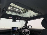 室内に優しい光が入り、ゆったりとした空間を体感できます!開閉はスイッチで!