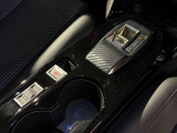 シフトレバーも操作性良く出来ています。運転しながらドライブモードを切り替え可能です。