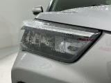 LEDヘッドライトは、点灯の瞬間から最大光量を発揮し、突然暗くなるトンネルなどでの安定感を高めます。