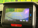 【バックカメラ】駐車時に後方がリアルタイム映像で確認できます。大型商業施設や立体駐車場での駐車時や、夜間のバック時に大活躍!運転スキルに関わらず、今や必須となった装備のひとつです!