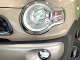 【LEDヘッドライト】悪天候や夜間走行時も良好な視界を確保し安心して運転できる高輝度LEDヘッドライトを装備!点灯速度が早く、消費電力も抑えられています。