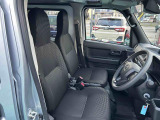 ゆったりとした運転席!運転しやすいレイアウト空間!