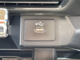 【USB端子】USB接続もついていますので携帯などの電子機器の充電にも使えて便利です♪