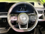 インテリアに合わせたデザインのステアリングは、運転される方のことも考え、運転しやすい形状、大きさです。是非一度、実際に触ってお確かめください。