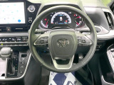 【純正革巻きステアリング】上質な革を使用することで、手にしっかり馴染みとても運転しやすいハンドルです♪