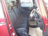 清潔で広々した座席です!是非、現車を見て体感してみてください。