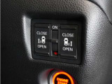 ◆両側電動スライドドア◆狭い駐車場でも乗り降りが楽々♪お子様が隣の車にドアを当ててしまう心配もございません!小さなお子様連れの方もこれで安心。