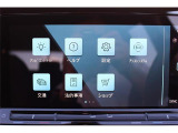 手のひらを画面にかざして左右にスワイプすることで操作を行えるジェスチャーコントロールを搭載しています。