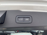 【パワーバックドア】スマートキーや運転席のボタンを押すだけでリアゲートが自動で開閉します!荷物を持っている時や、高い位置にあるバックドアを閉める際に便利な機能です。