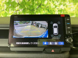 駐車時の安全性を高めるバックモニター。狭い場所でも、後方を確認しながらスムーズに駐車できます。