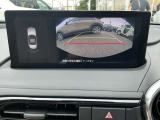 バックカメラ付き、後方視界も確保されており安心して駐車できます。