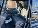 前席の画像です。是非運転席に座っていただき視界等をご確認ください。