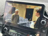停車中には、テレビや動画をお楽しみいただけます。休憩時間や待ち時間に、リラックスした時間を過ごせます。
