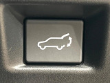 【パワーバックドア】スマートキーや運転席のボタンを押すだけでリアゲートが自動で開閉します!荷物を持っている時や、高い位置にあるバックドアを閉める際に便利な機能です♪