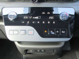 オートエアコン 温度を設定すればあとは車が空調管理してくれますよ♪