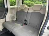 2列目シートもゆったりとくつろげる空間。シートアレンジも可能なので、荷物に合わせて調整できます。快適な移動をサポートします。