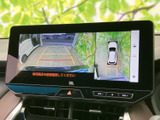 後方状況を安全に確認できるモニター。駐車時の不安を軽減し、スムーズな車庫入れをサポートします。