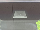 【ホンダセンシング】走行中に前方の車両等を認識し、衝突しそうな時は警報とブレーキで衝突回避と被害軽減をアシスト。より安全にドライブをお楽しみいただけます。