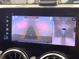 ●パノラミックビューモニター:専用のカメラにより、上から見下ろしたような視点で360度クルマの周囲を確認することができます☆死角部分も確認しやすく、狭い場所での切り返しや駐車もスムーズに行えます。