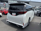 お車の見学に疲れたときは、併設のカフェでちょっと一息。。。ワンちゃんと一緒に、当店の挽きたてコーヒーをお召し上がりください。