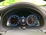 視認性の高いメーターで、運転に必要な情報を的確に把握できます。洗練されたデザインが、快適なドライブを後押しします。
