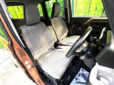 運転席シート廻りは使用感も少なく、良好な状態となっています。丁寧に使われていたことがよくわかりますね。