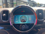 丸を基調としたMINIらしい運転席デザイン
