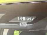 【三菱e-Assist】走行中に前方の車両等を認識し、衝突しそうな時は警報とブレーキで衝突回避と被害軽減をアシスト。より安全にドライブをお楽しみいただけます。