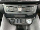 車内の温度管理がワンタッチで簡単に出来るのがオートエアコンです。これでいつでも快適ドライブが出来ますね!全席にはシートヒーター付きです