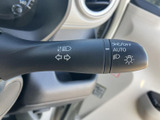 操作しやすいウインカーレバーで、安全な車線変更をサポート。直感的な操作感で、運転の負担を軽減します。