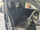 運転席まわりです。運転席からの視界が左右に広く隅々まではっきりと見渡せます!クルマの前端も把握しやすく安心して運転できます!