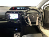 運転席は見やすく整理され、ナビも美しく装着され操作性にも優れています!