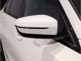 【BMWミラー】視認性の高いスタイリッシュなミラー。自動防眩機能も付いており夜間のドライビングをサポートします。