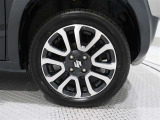 アルミホイールを装備、タイヤサイズは165/60R15です。