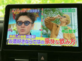 停車中にはTVの視聴も可能。待ち時間も有効活用でき、快適な時間を過ごせます。移動中のエンターテイメントに最適です。