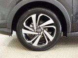 純正なので車に似合うデザインになっていますね。スタッドレスタイヤもご相談下さい。