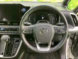 握りやすいステアリングは、運転操作をスムーズに。快適なドライビング体験を追求した設計です。