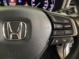 ハンドルにHondaセンシング系のクルーズコントロールやレーンキープアシストなどのスイッチが装備されています。ハンドルから手を離さず安全に操作できます。